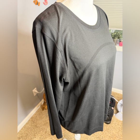 Lululemon Athletica Black Swiftly Tech Relaxed Long Sleeve Shirt size 14 - Picture 2 of 5